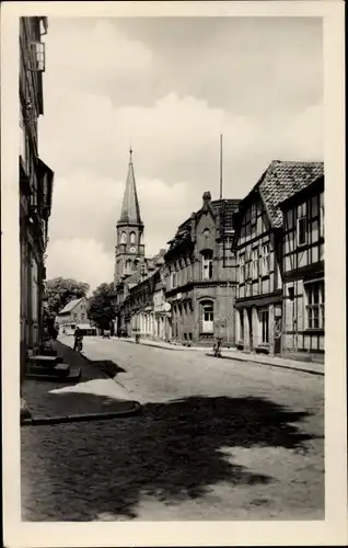 Ak Dömitz an der Elbe, Stalinstraße, Kirche, Fachwerkhäuser