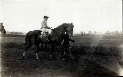 Foto Ak Jockey auf einem Pferd, Startnummer 9, 1923, Pferderennen