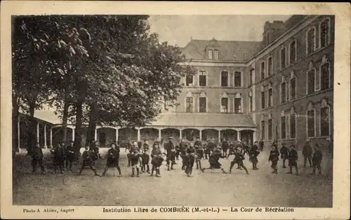 Ak Combrée Haut Anjou Maine et Loire, Institution Libre, La Cour de Recreation
