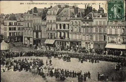 Ak Saint Quentin Aisne, Les Prussiens sur la Grande Place en 1871