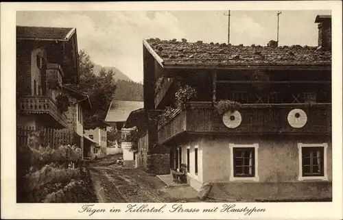 Ak Fügen im Zillertal Tirol, Straße mit Haustypen