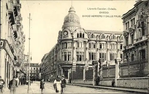 Ak Oviedo Asturias Spanien, Banco Herrero y Calle Fruela