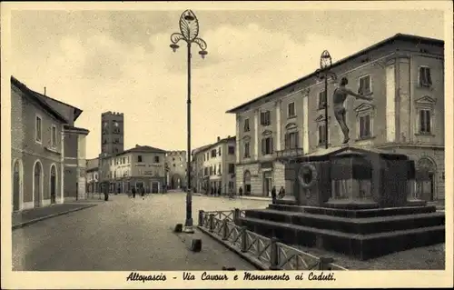 Ak Altopascio Toskana, Via Cavour e Monumento ai Caduti