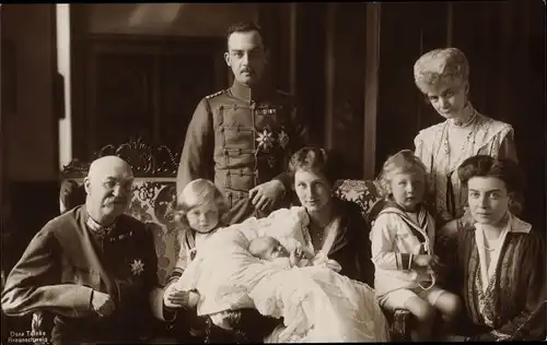 Ak Prinz Ernst August von Braunschweig, Prinzessin Victoria Luise von Preußen, Kinder, Familie