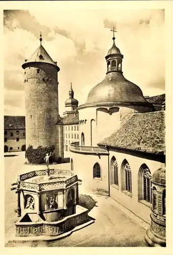 Ak Würzburg am Main Unterfranken, Festung Marienberg, Burghof