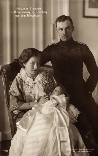 Ak Herzog Ernst August zu Braunschweig und Lüneburg, Herzogin Viktoria Luise, Erbprinz Ernst August