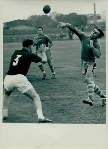 Foto Berlin Lichtenberg Hohenschönhausen, Handball, Berlin gegen Prag, 20.8.1955, Steffenstraße