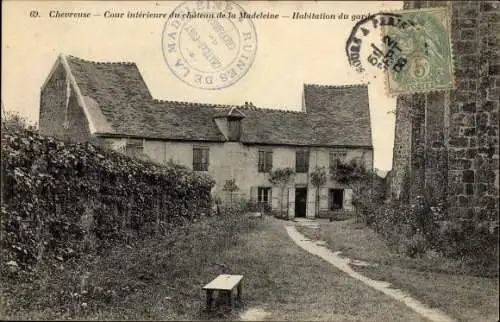 Ak Chevreuse Yvelines, Cour interieure du chateau de la Madeleine