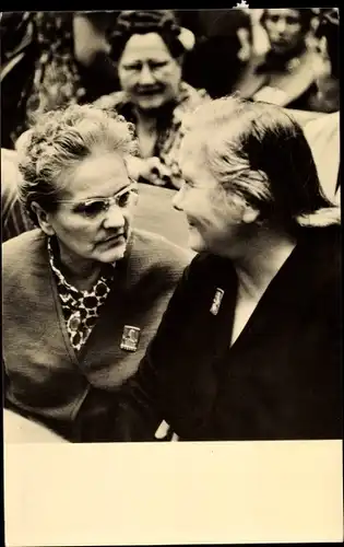 Ak Moskau Russland, Weltkongress der Frauen 1963, Lotte Ulbricht, Nina Chruschtschowa