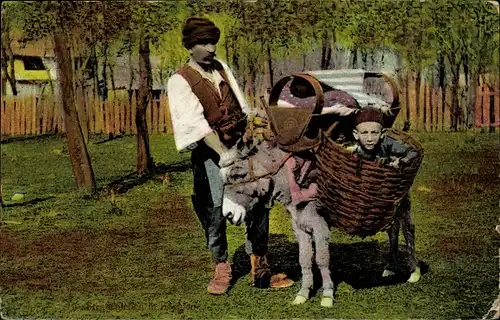 Ak Bosnien Herzegowina, Junge in einem Korb, Esel, Mann in Tracht