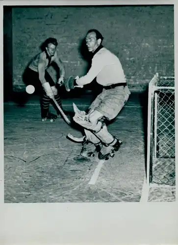Foto Ak Berlin Steglitz Lankwitz, Rollhockey, Berliner SCC gegen BSG Motor Gera, 7.7.1951