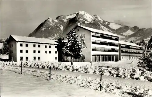 Ak Bolsterlang im Allgäu, Blick auf Sanatorium Hirtenstein, Schnee, Berg