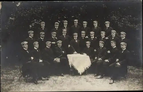 Foto Ak Uetersen in Holstein, Studenten, Gruppenbild