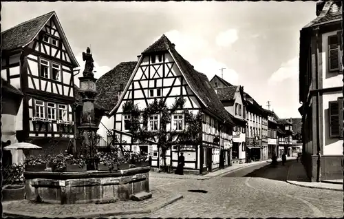 Ak Michelstadt im Odenwald, Marktbrunnen, Fachwerkhäuser