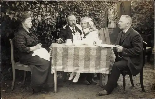 Foto Ak Hamburg Mitte Altstadt, Gruppenportrait, Garten