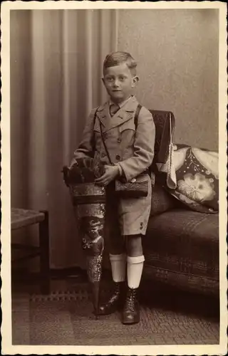 Foto Ak Einschulung, Junge mit Zuckertüte, Schulranzen, Lothar, 1938