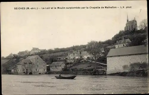 Ak Seiches Maine et Loire, Le Loir, Le Moulin surplombes par la Chapelle de Matheflon