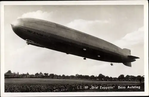 Ak Luftschiff LZ 127 Graf Zeppelin beim Aufstieg