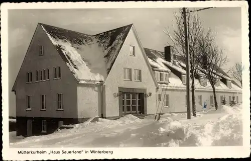Ak Winterberg im Sauerland, Mütterkurheim Haus Sauerland, Winteransicht