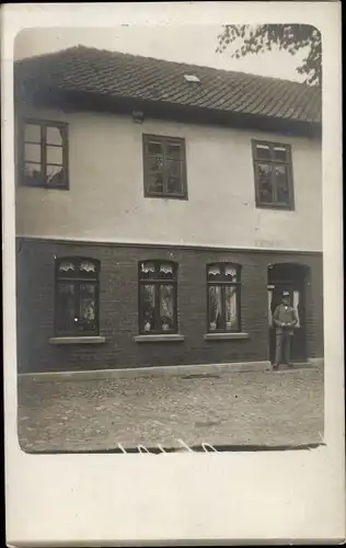 Foto Ak Hamburg Altona ?, Wohnhaus, Anwohner