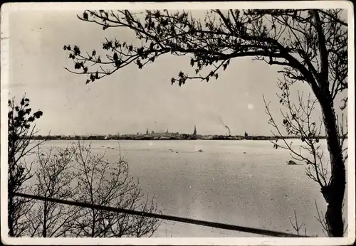 Foto Ak Tallinn Reval Estland, Fernblick zum Ort