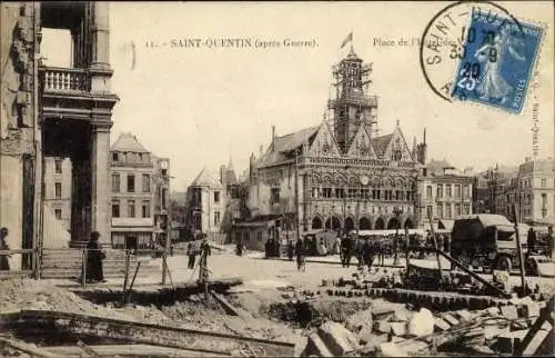 Ak Saint Quentin Aisne, Place de l'Hotel de Ville, Apres Guerre