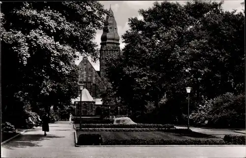 Ak Velbert im Rheinland, Anlagen am Denkmal mit Christuskirche