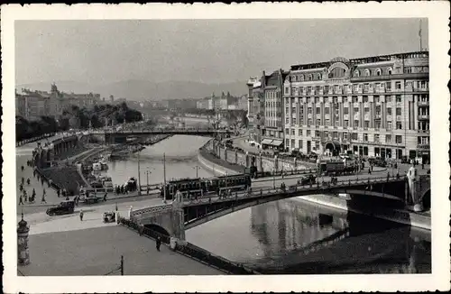 Ak Wien I., Kai, Marienbrücke und Salztorbrücke, Straßenbahn
