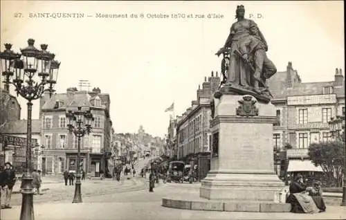 Ak Saint Quentin Aisne, Monument du 8 Octobre 1870, Rue d'Isle