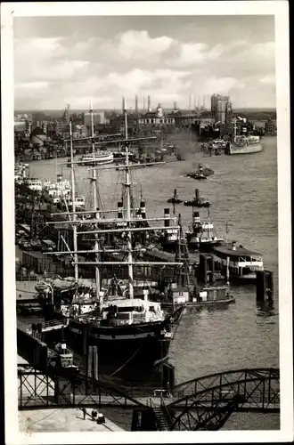 Ak Hamburg, Blick von Fähre VII auf den Hafen