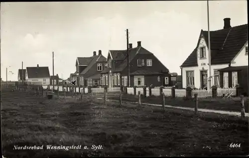 Ak Wenningstedt Braderup auf Sylt, Straßenpartie, Kurhäuser