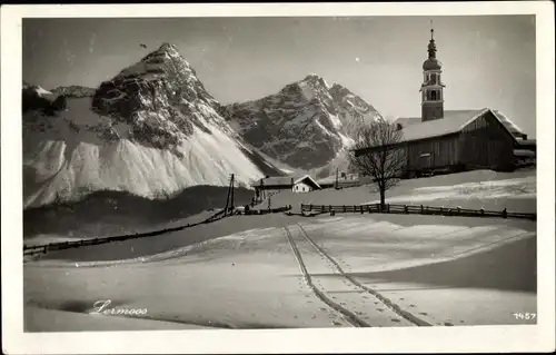 Ak Lermoos in Tirol, Ortspartie, Kirche, Winterszene