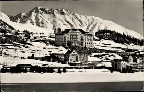 Ak Sankt Moritz Kanton Graubünden, Blick auf den Ort im Winter, Hotel