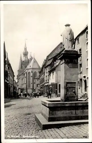 Ak St. Wendel Saarland, Blick in die Balduinstraße, Denkmal, Kirche
