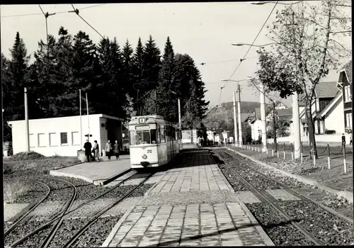 Ak Tabarz im Thüringer Wald, Thüringer Waldbahn 4 am Bahnhof