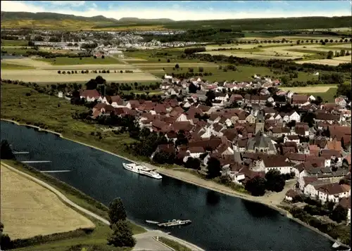 Ak Lüchtringen Höxter an der Weser, Luftbild vom Ort, Felder, Fluss