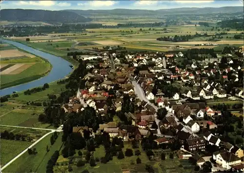 Ak Boffzen an der Weser, Totalansicht vom Ort, Blick auf die Berge