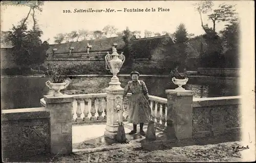 Ak Sotteville sur Mer Seine Maritime, Fontaine de la Place