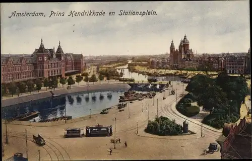Ak Amsterdam Nordholland Niederlande, Prins Hendrikkade en Stationsplein