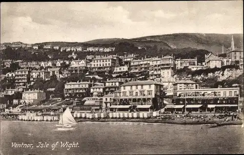 Ak Ventnor Isle of Wight England, Blick auf den Ort, Segelboot