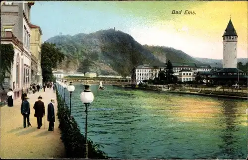 Ak Bad Ems an der Lahn, Straßenpartie mit Blick zum Turm