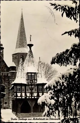 Ak Michelstadt im Odenwald, Fachwerkhaus im Winter, Kirchturm