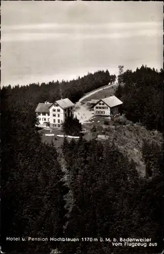 Ak Blauen Badenweiler im Schwarzwald, Hotel Hochblauen v. Flugzeug aus