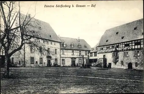 Ak Gießen an der Lahn, Domäne Schiffenberg, Hof