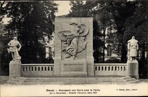 Ak Douai Nord, Monument aux Morts pour la Patrie