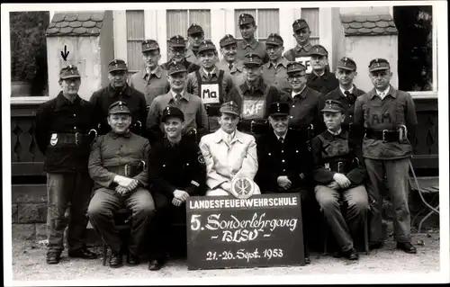 Foto Ak Landesfeuerwehrschule, 5. Sonderlehrgang BLSV, September 1953, Gruppenaufnahme