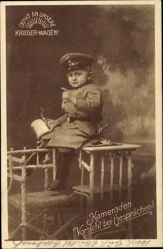 Ak Denkt an unsere Kriegerwaisen, Kameraden, Vorsicht bei Gesprächen, Junge in Uniform