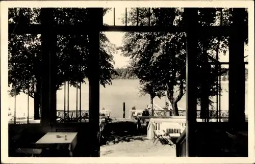 Ak Zechlinerhütte Stadt Rheinsberg, Blick von der Terrasse des Strandhotels