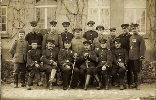 Foto Ak Deutsche Soldaten in Uniformen, Gruppenaufnahme, I WK