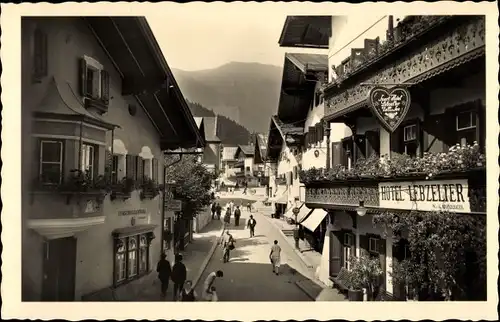 Foto Ak Zell am See in Salzburg, Straßenpartie, Hotel Lebzelter